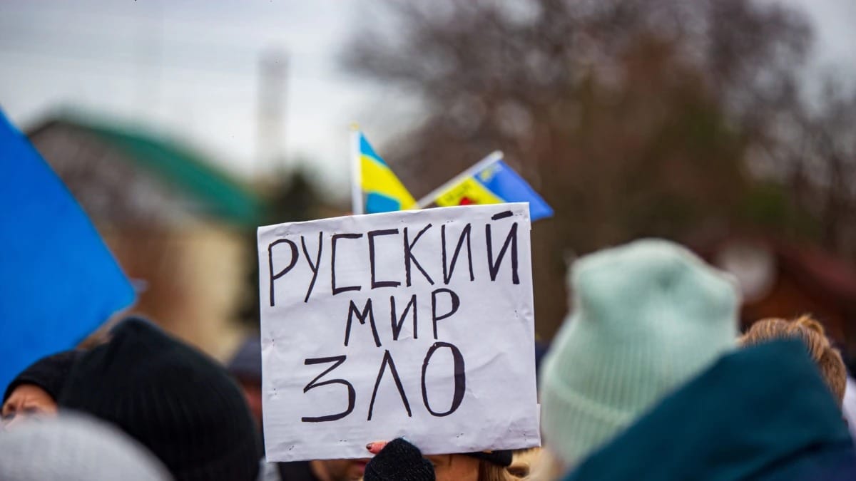 Захваченную Херсонскую область хотят включить в состав РФ без референдума. «Местные власти» объяснили его «бессмысленность» на примере Крыма