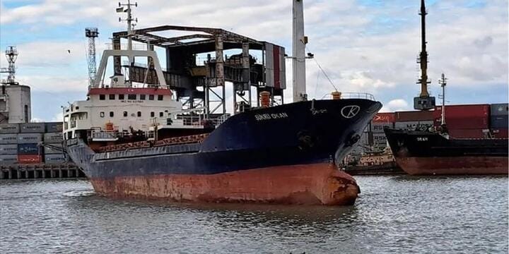 InformNapalm: Российские военные не досматривали сухогруз «Сукра Окан» и предупредительных выстрелов не было