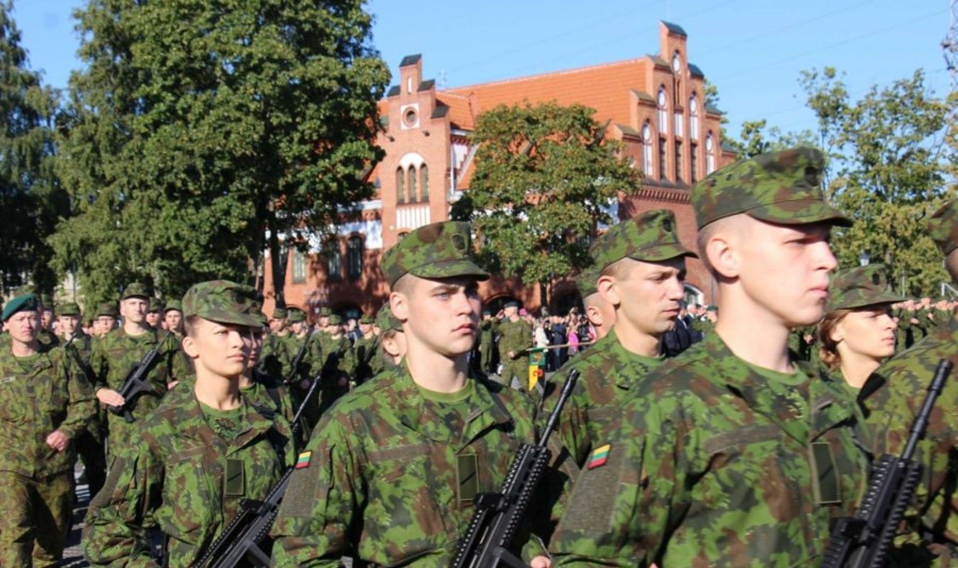 В Литве выпускников будут призывать на военную службу сразу после окончания школы 