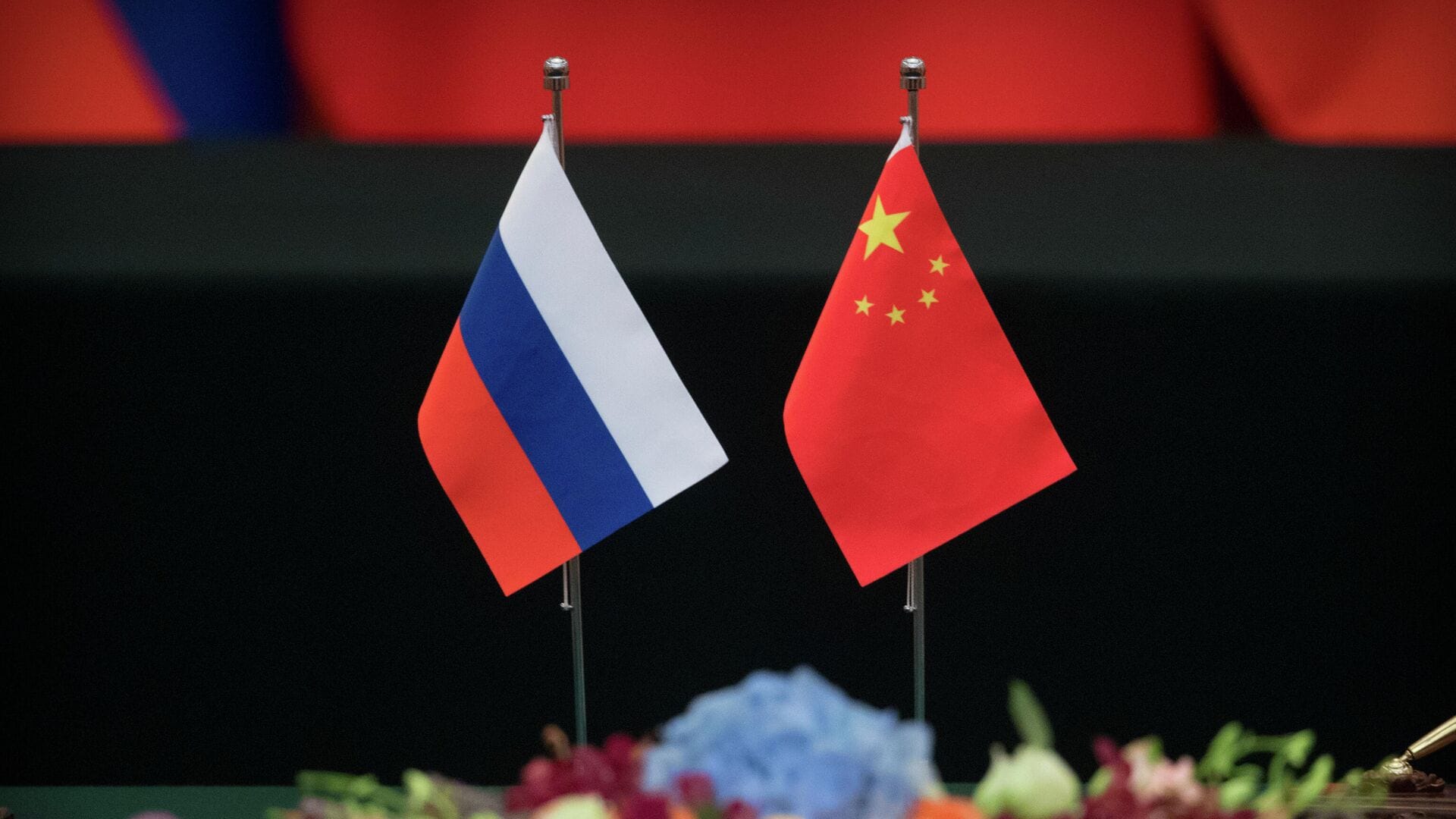 Россия все чаще прибегает к бартерным сделкам, чтобы обойти санкции. Главным партнером по ним является Китай