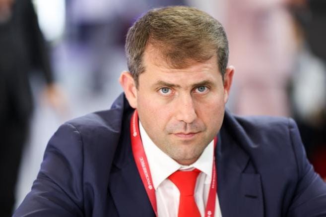 Абрамович и Ротенберг финансируют деятельность беглого молдавского олигарха по вмешательству в выборы и обходу антироссийских санкций — НГЕ