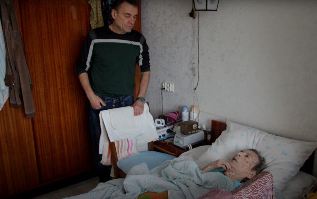96-летнюю мать калининградца, осужденного за «военные фейки», отдадут органам опеки