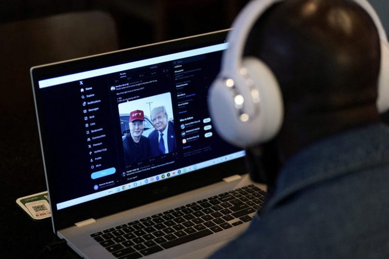 ФБР: Иранские хакеры предлагали украденную ими информацию из предвыборного штаба Трампа людям, связанным с Байденом
