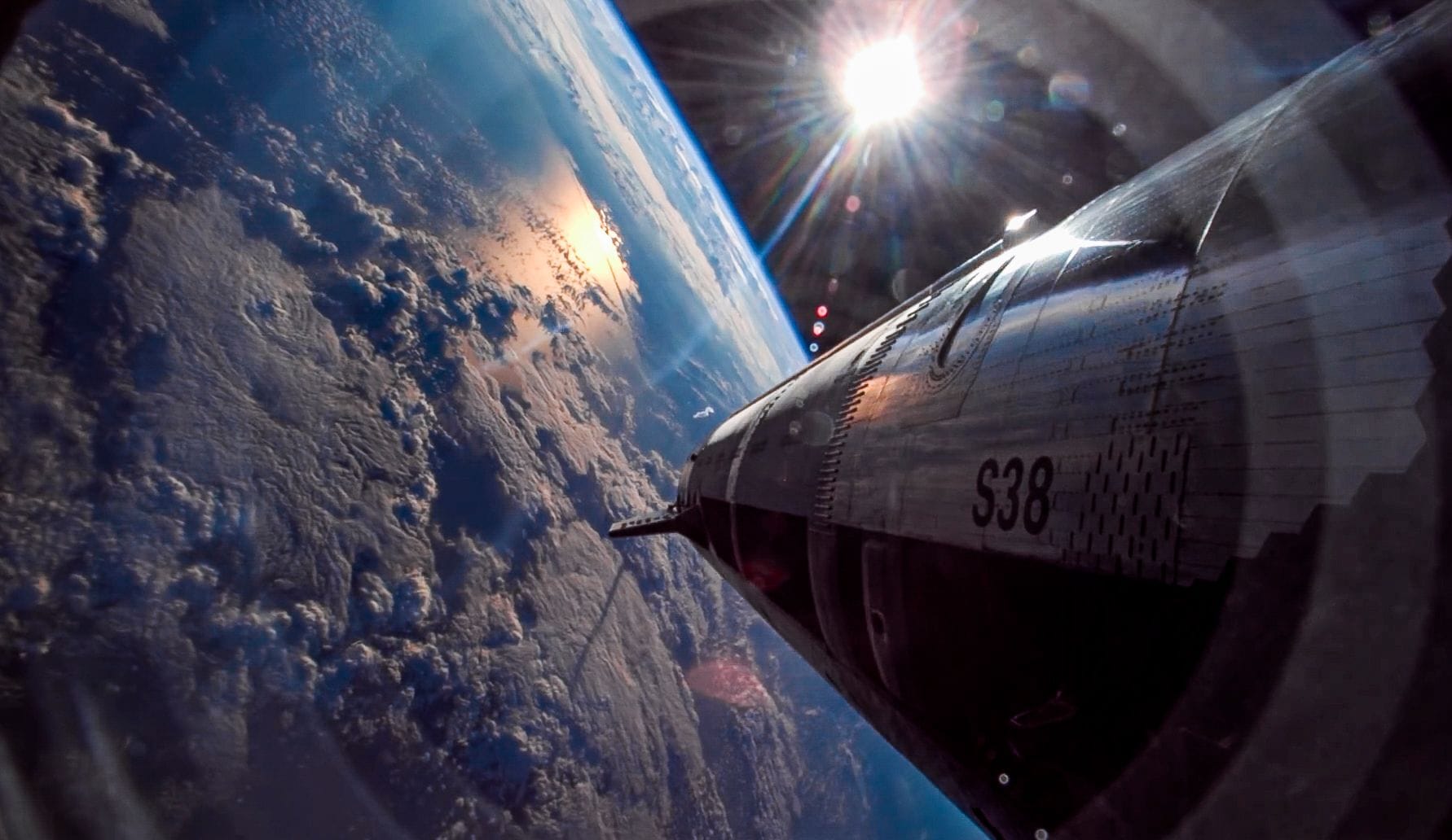 Компании SpaceX и xAI объявили о слиянии. Илон Маск рассказал о перспективе создания в космосе сети дата-центров для ИИ